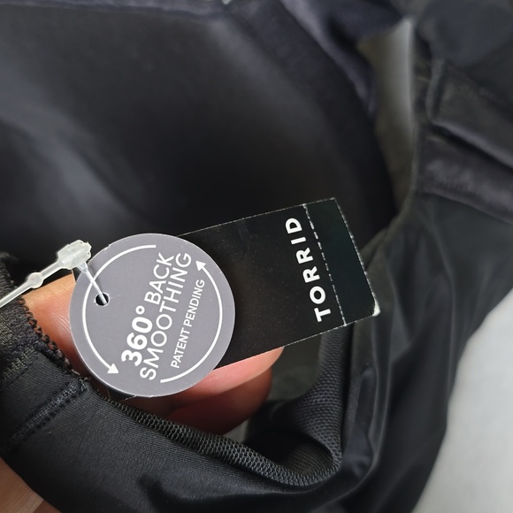 ✨ Torrid curve 360 back smoothing push up plunge size 50B NWT. - Picture 5 of 10